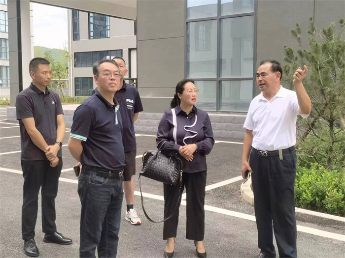 武隆生態(tài)環(huán)保局副局長王友乾對勁牛集團這些生物技術表示了合作意愿，并表示要進一步了解。